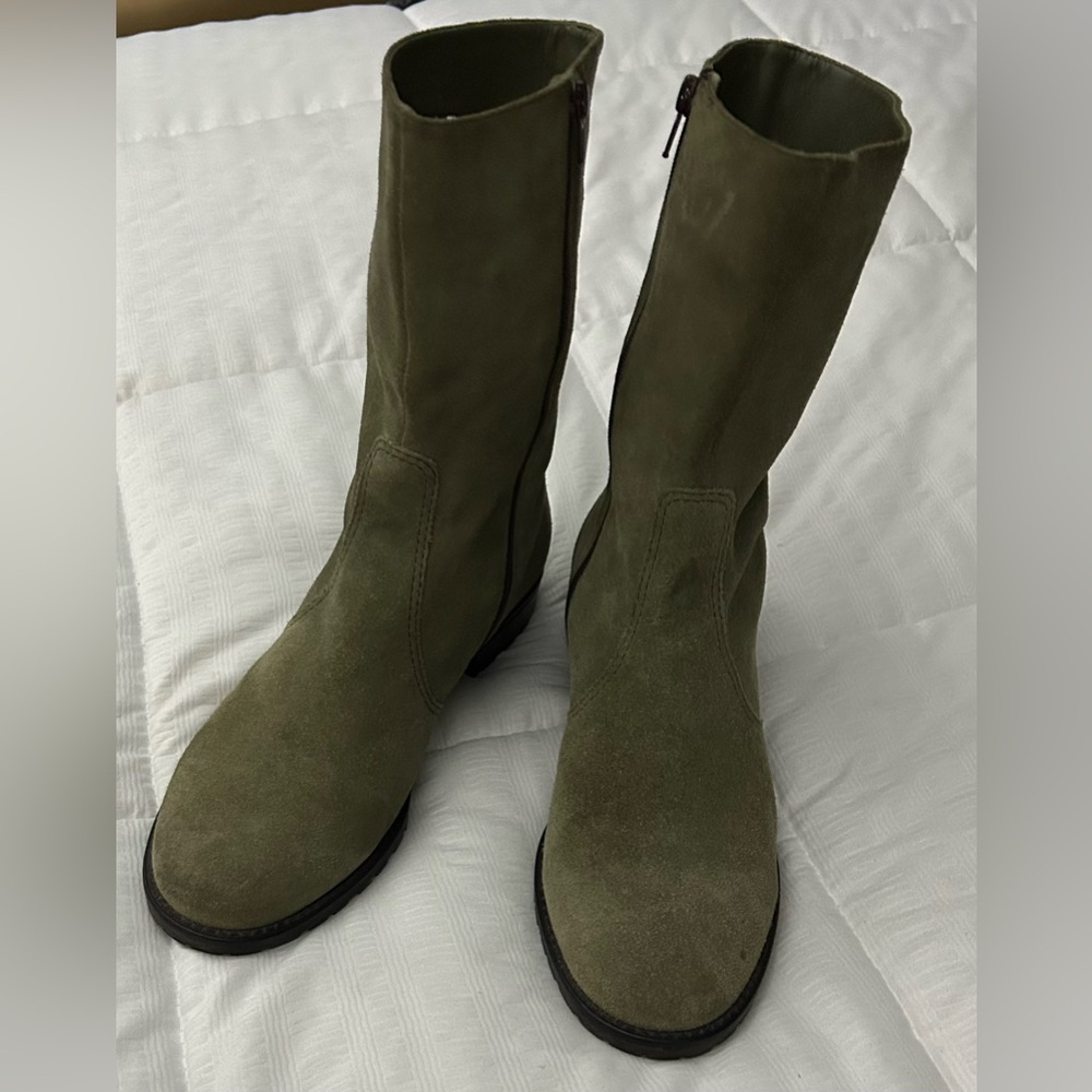 Unisa “Mantle” Mid-calf olive green suede lined bootie•Size 7.5B•1” Rubber sole - Picture 2 of 10
